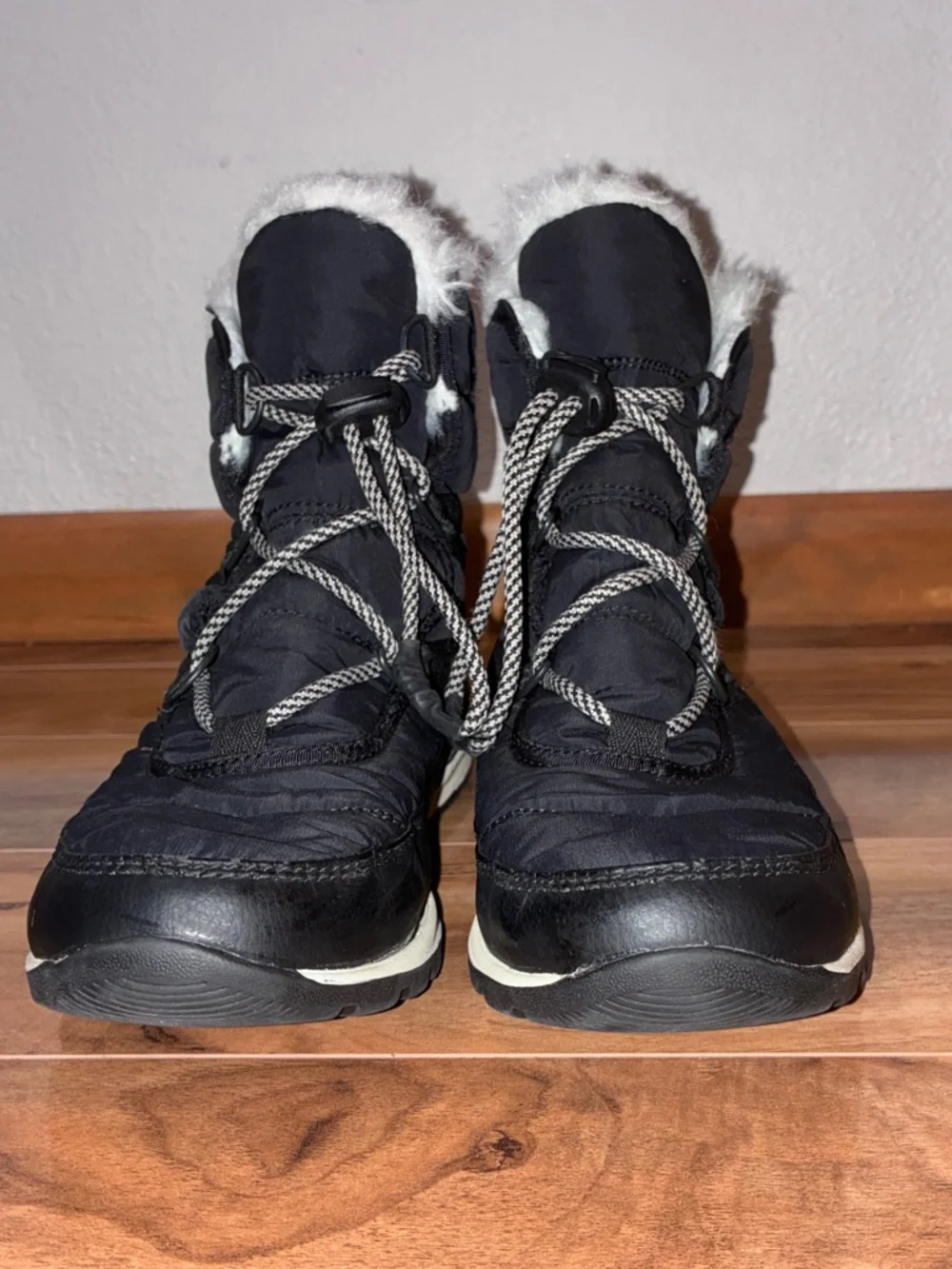 Sorel Whitney II Short Lace Waterproof Boot Black - size kids 6, fit womens 7.5